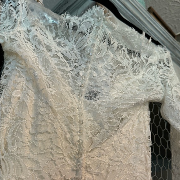 Casablanca Bridal Ivory Scalloped Lace Wedding Dress Gown - Picture 8 of 13